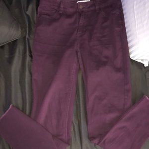 Skinny jean.. size is 3/26 and the color is a maroon/burgundy